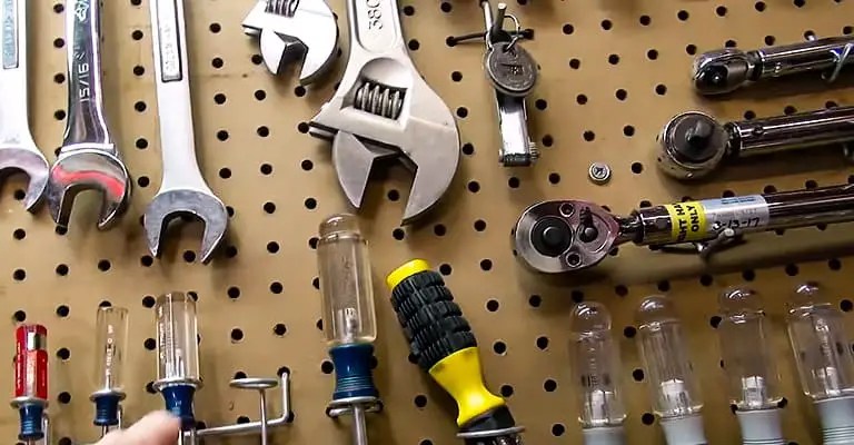 How to hang your Pegboard: 9 Tips