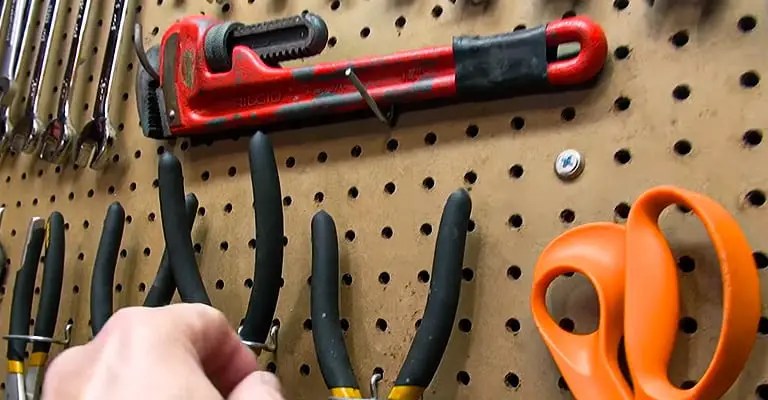 How to hang your Pegboard: 9 Tips