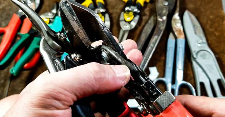 Best Tin Snips | Grip and Clip Metal Sheets