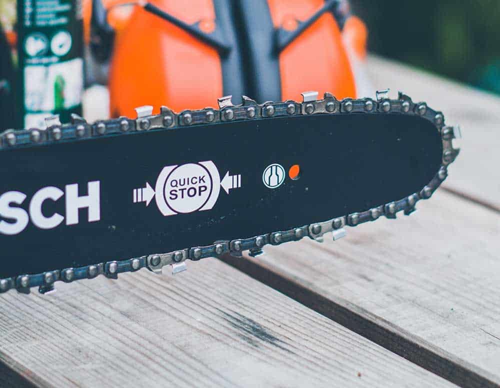 How tight should a chainsaw chain be? Step by step guide 2021
