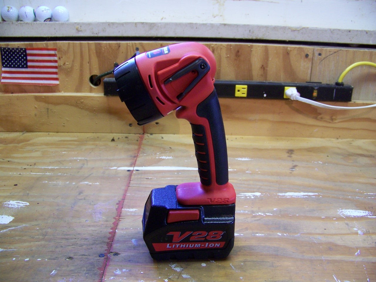 Milwaukee V28 Work Light Review 49-24-0185 - Tools In Action - Power