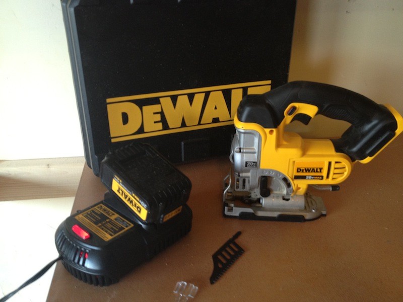DeWALT DCS331L1 20V MAX Liion Jigsaw with 3.0ah battery Review