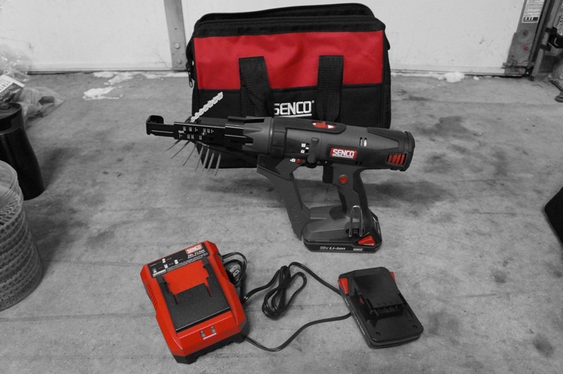 Senco Auto Feed Screwdriver Review Model DS31218V Tools In Action