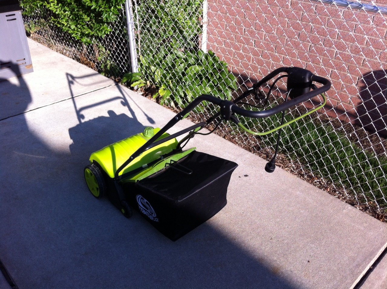 Sun Joe Dethatcher Joe 14Inch 11Amp Electric Dethatcher With AirBoost