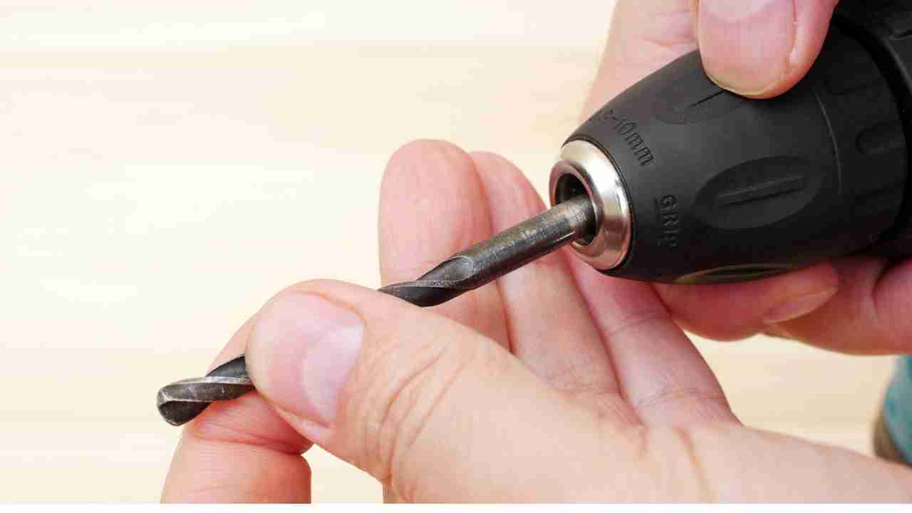How to Remove Bit from Hammer Drill? 7 Steps Tools Mechanism