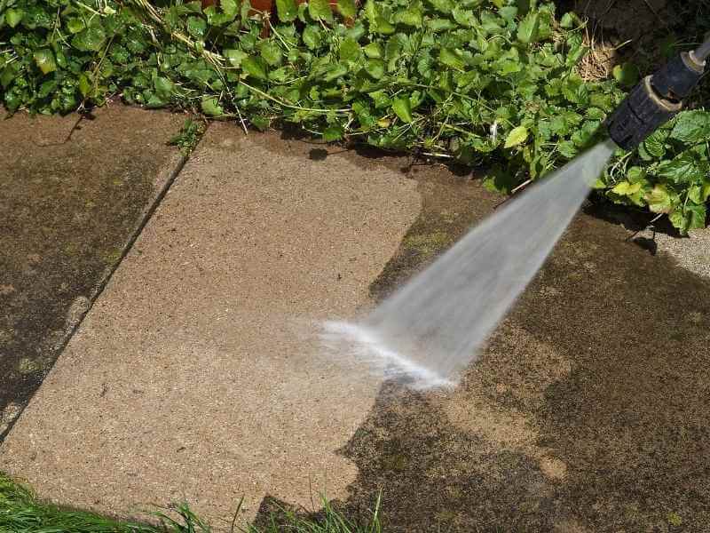 How Much Water Does A Pressure Washer Use? (And Why) ToolsOwner
