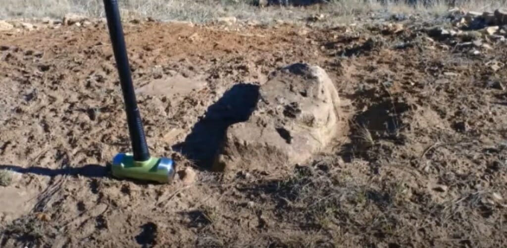 How to Swing a Sledge Hammer (4 Steps)