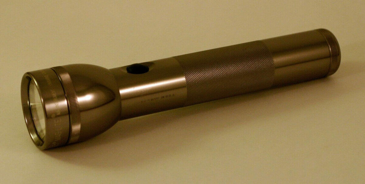 How to Put Batteries in a Flashlight (3 Methods)