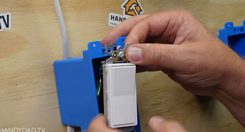 How to Wire a Light Switch to an Outlet (Tools and Steps)