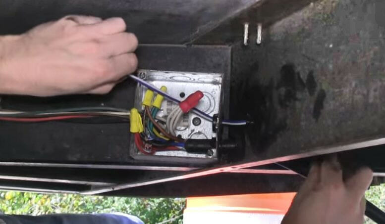 How to Wire a Breakaway Switch (7 Steps & Test)