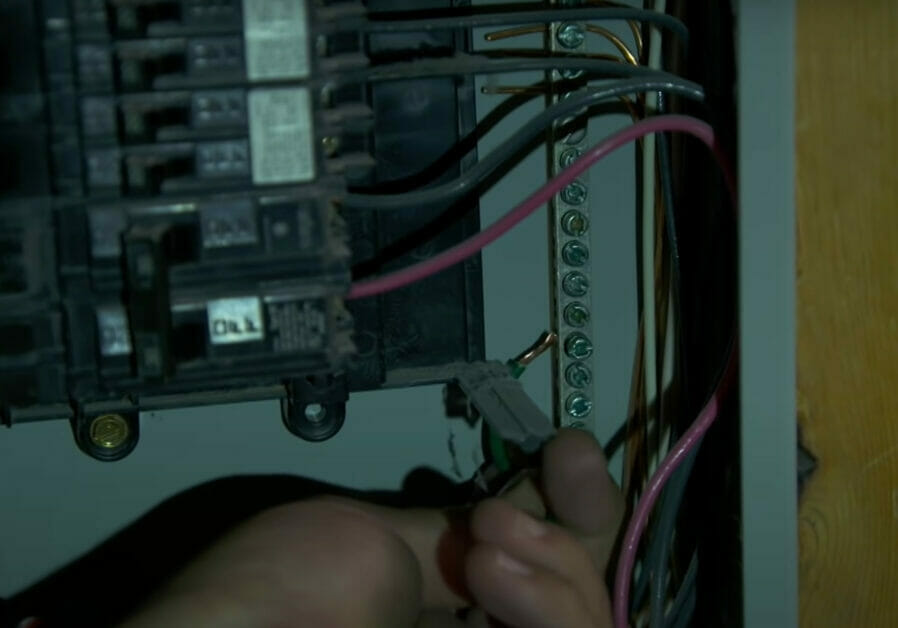 How to Wire a Generator in Your House (7 Easy Steps)