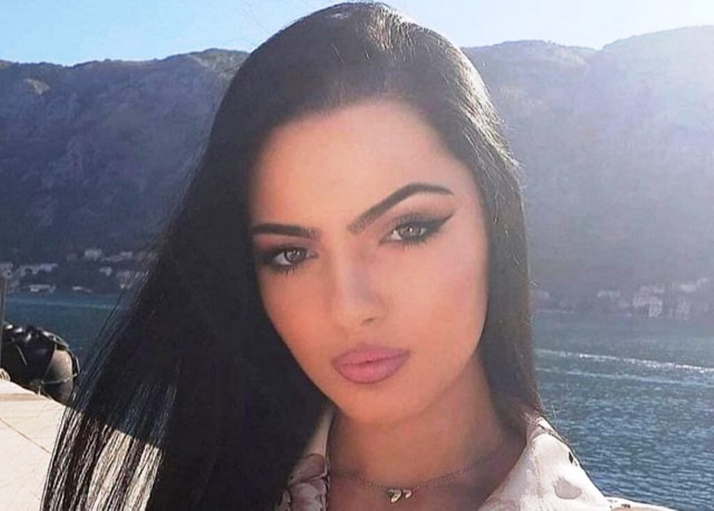 Lamtumire oj nena ime/ Lamtumire ti baba jem! Dedikimi për 18vjeçaren