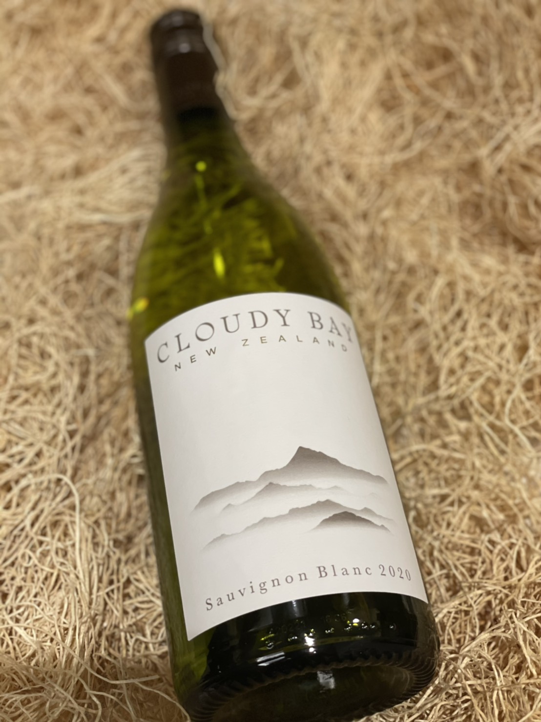 白蘇維翁的代表作～ Cloudy Bay Sauvignon Blanc 2020 必殺價850/瓶 百大葡萄酒樂園