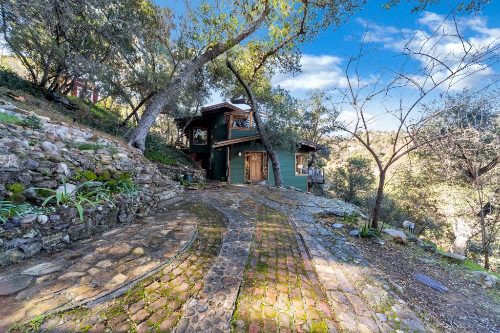 A modern Craftsman Topanga Style