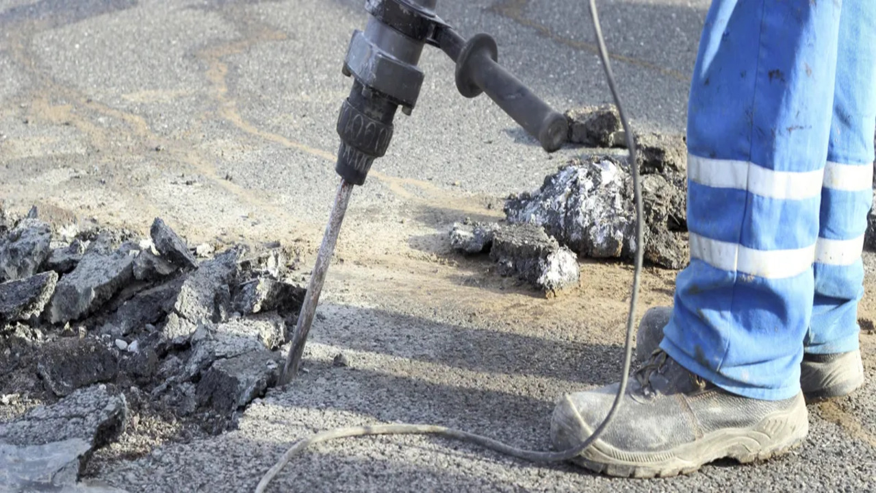 Position The Demolition Hammer Properly Before Use