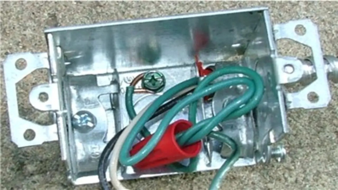 How To Ground An Outlet Into A Metal Box In 5 Quick Ways
