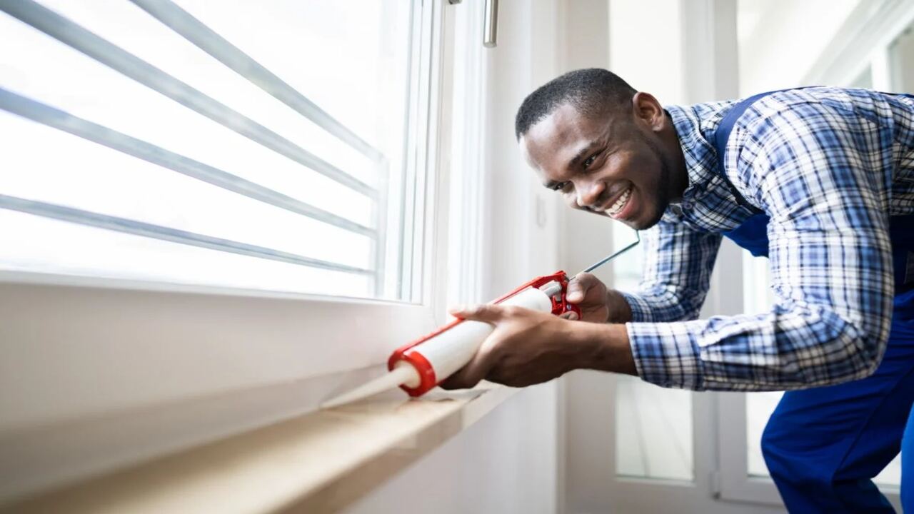 Should I Use Caulk Or Silicone Around Windows - Explained