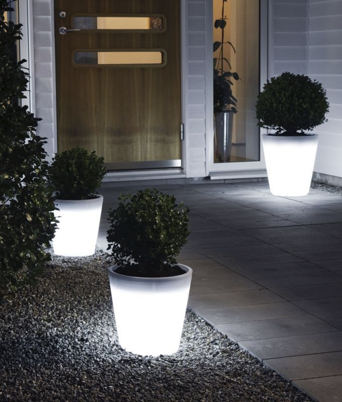 Illuminated Planters For A Romantic Look Of The Backyard Top Dreamer