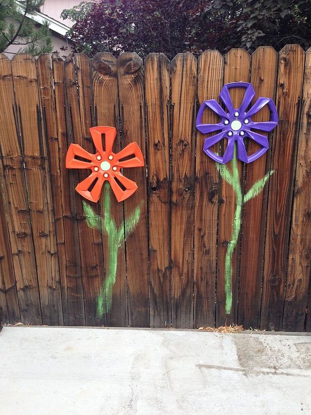 14 DIY IDEAS Fun Backyard Fence Decorations You Will Love Top Dreamer