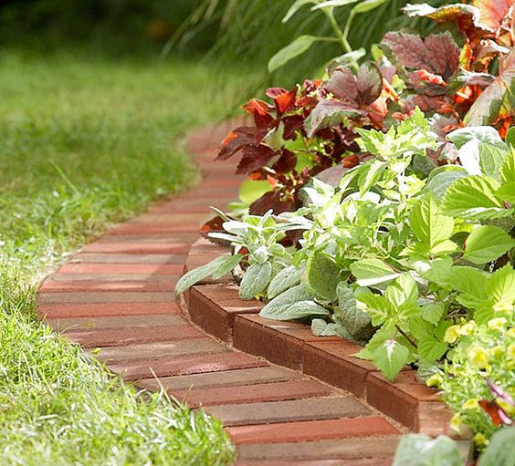Smart Tips On How To Make Brick Edging In Your Yard Top Dreamer
