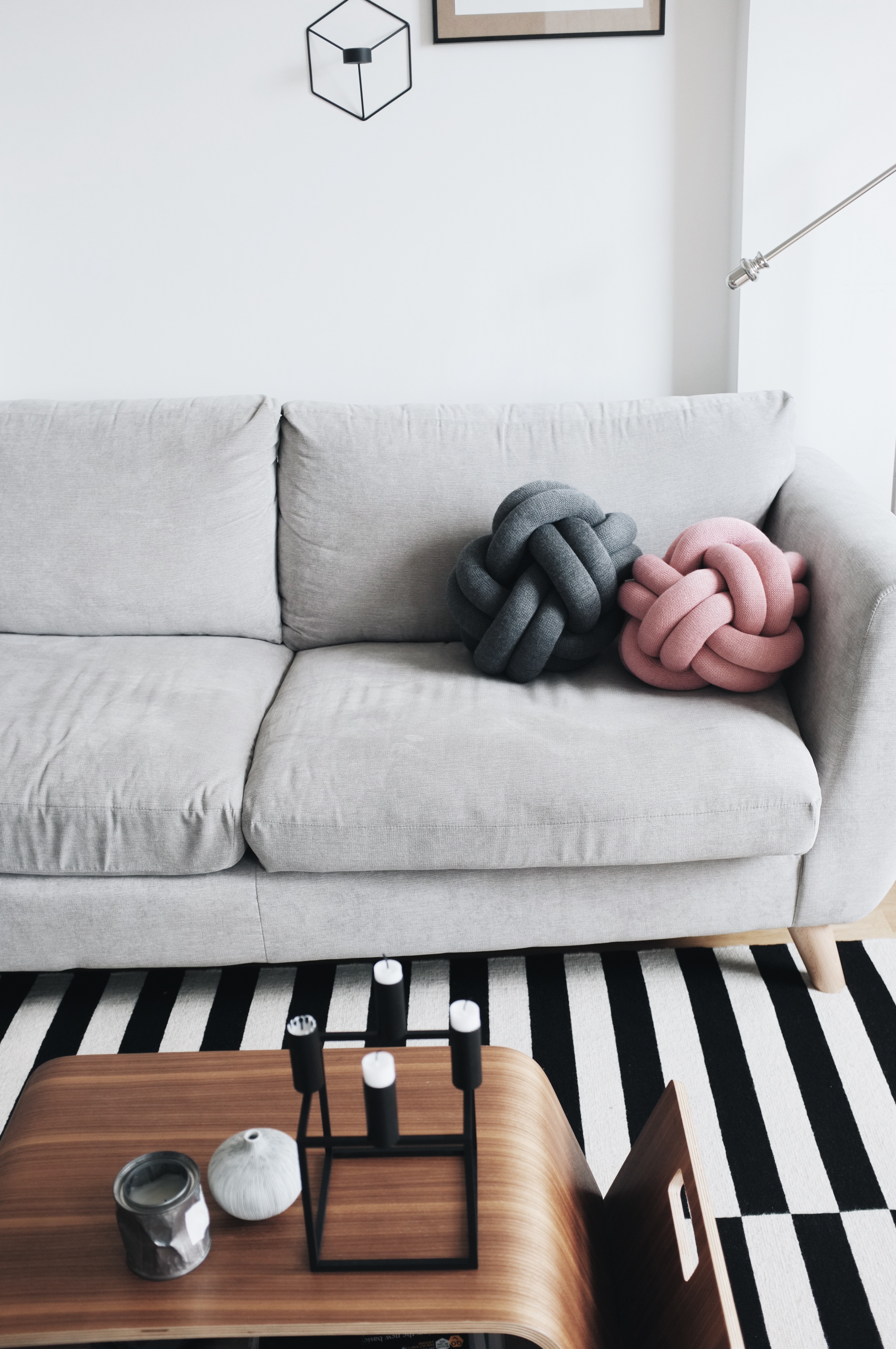 Must Try This DIY Knot Pillow! It is Effortless And Costs Almost