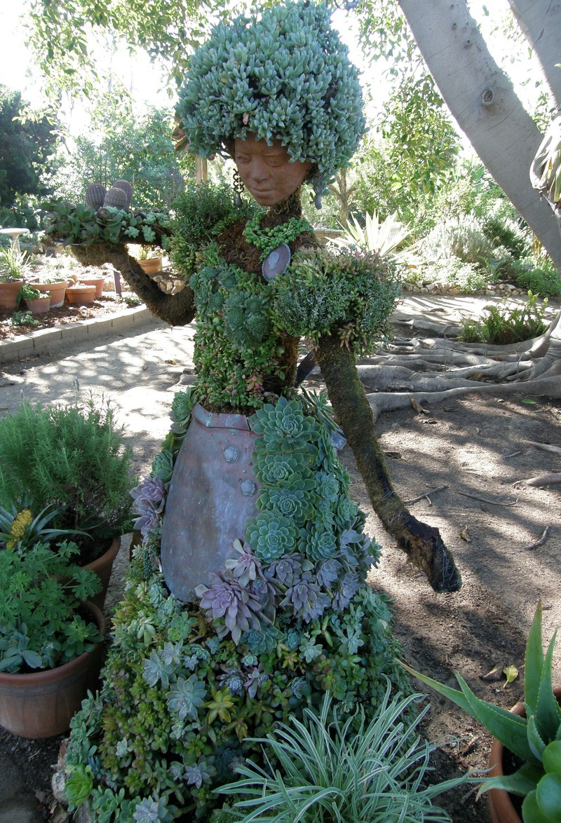 Astonishing DIY Garden Planters That Ladies Will Fall In Love With