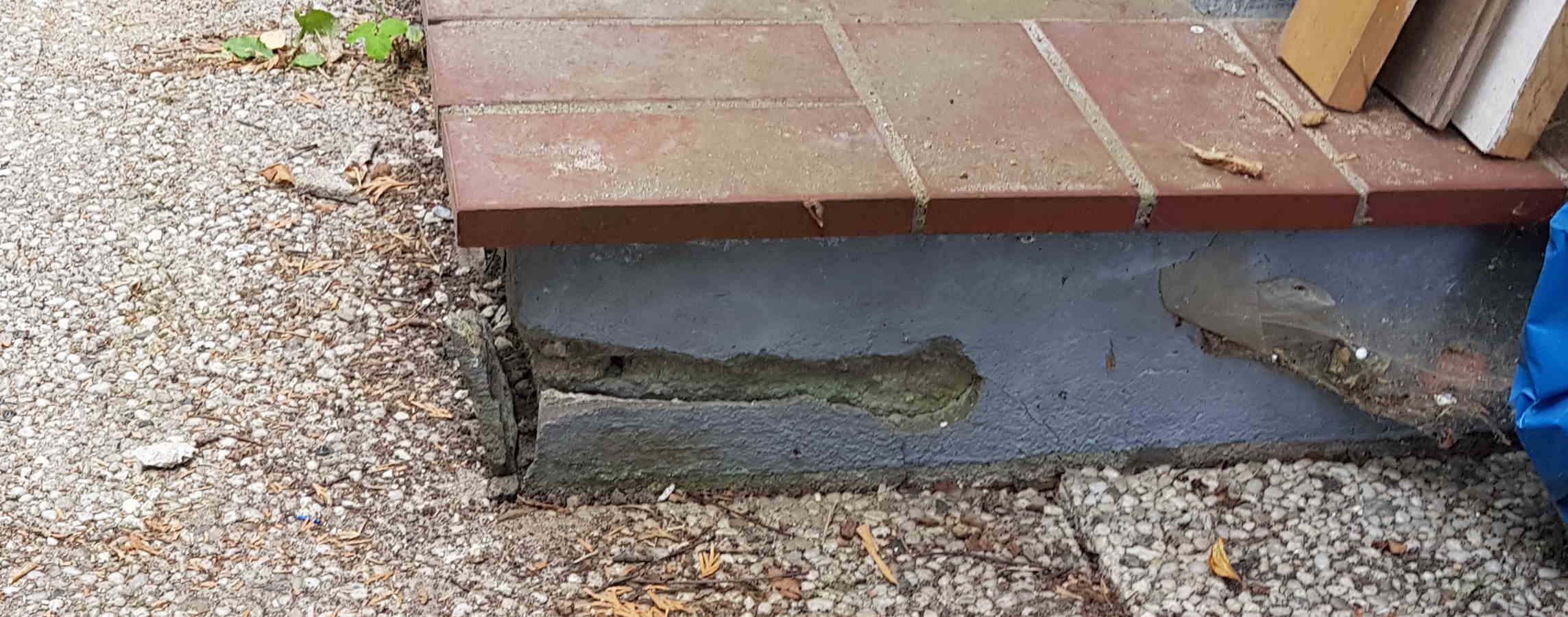 Kleinere und größere Risse im Putz reparieren Tophandwerken