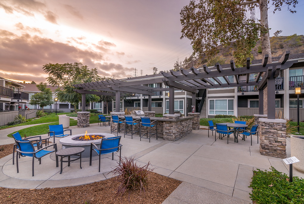 TOPIA Centrepointe Apartments