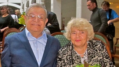 Когда умер искандер. Биография. Награды и звания