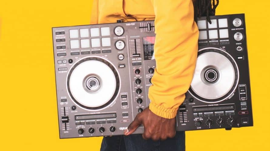 DJ Turntable Setup For Beginners (Are Hybrid Setups Best?)