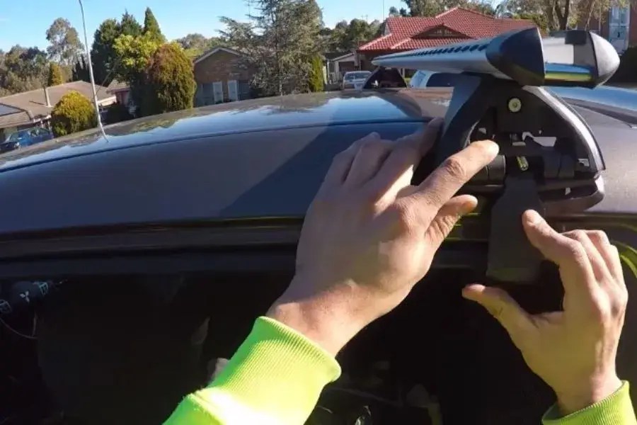 How To Correctly Install A Roof Rack On Your Car?