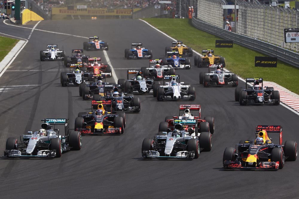 Lewis Hamilton gewinnt den Start und GP © Daimler AG