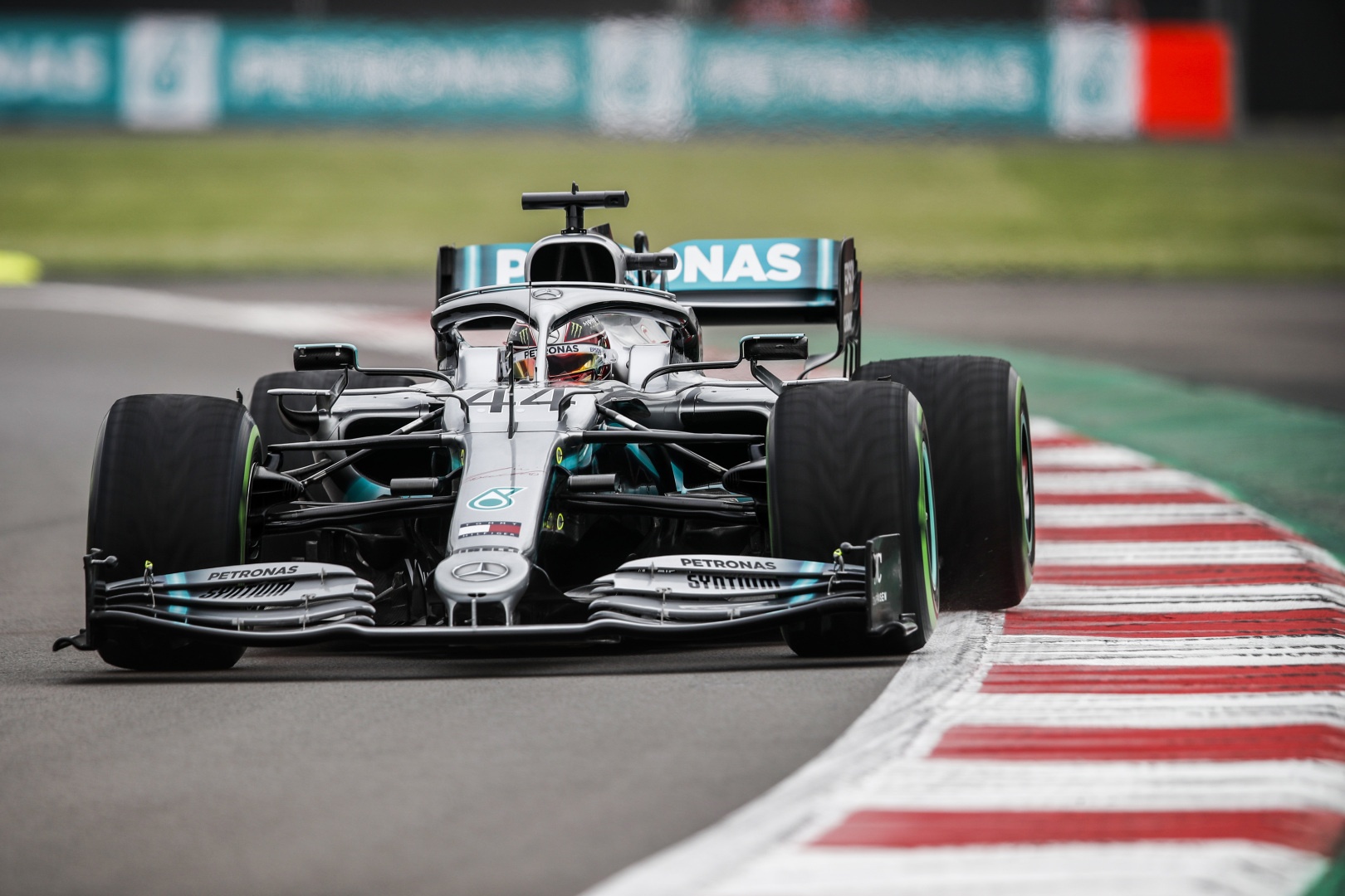 Lewis Hamilton in Richtung Sieg © Daimler AG
