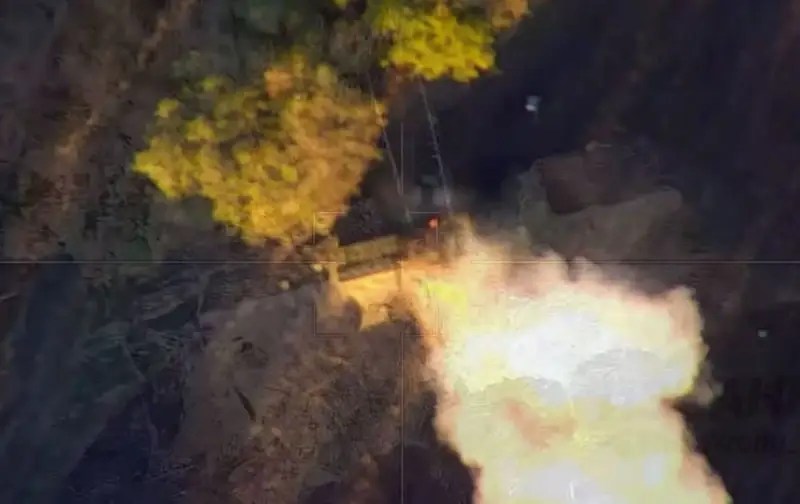 Il drone kamikaze russo "Lancet" ha distrutto il lanciatore del sistema