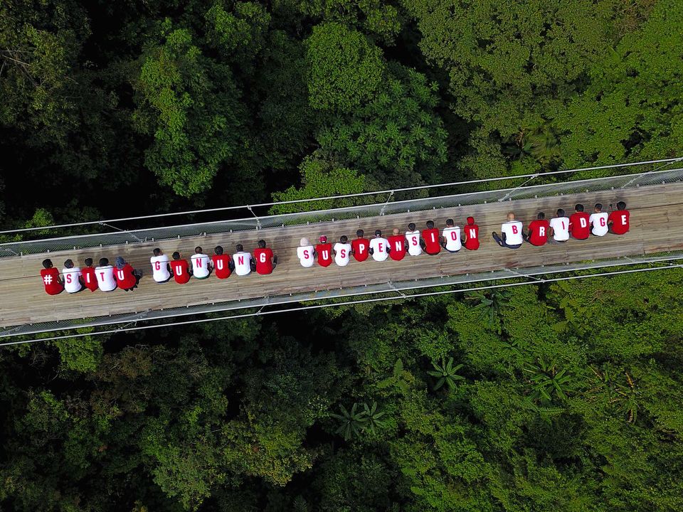 Situ Gunung Suspension Bridge, Megah &amp; Penuh Spot Instagramable - TOPWISATA