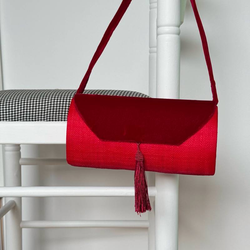 Bolso retro rojo Ravello ovalado elegante de madrina con terciopelo y borla