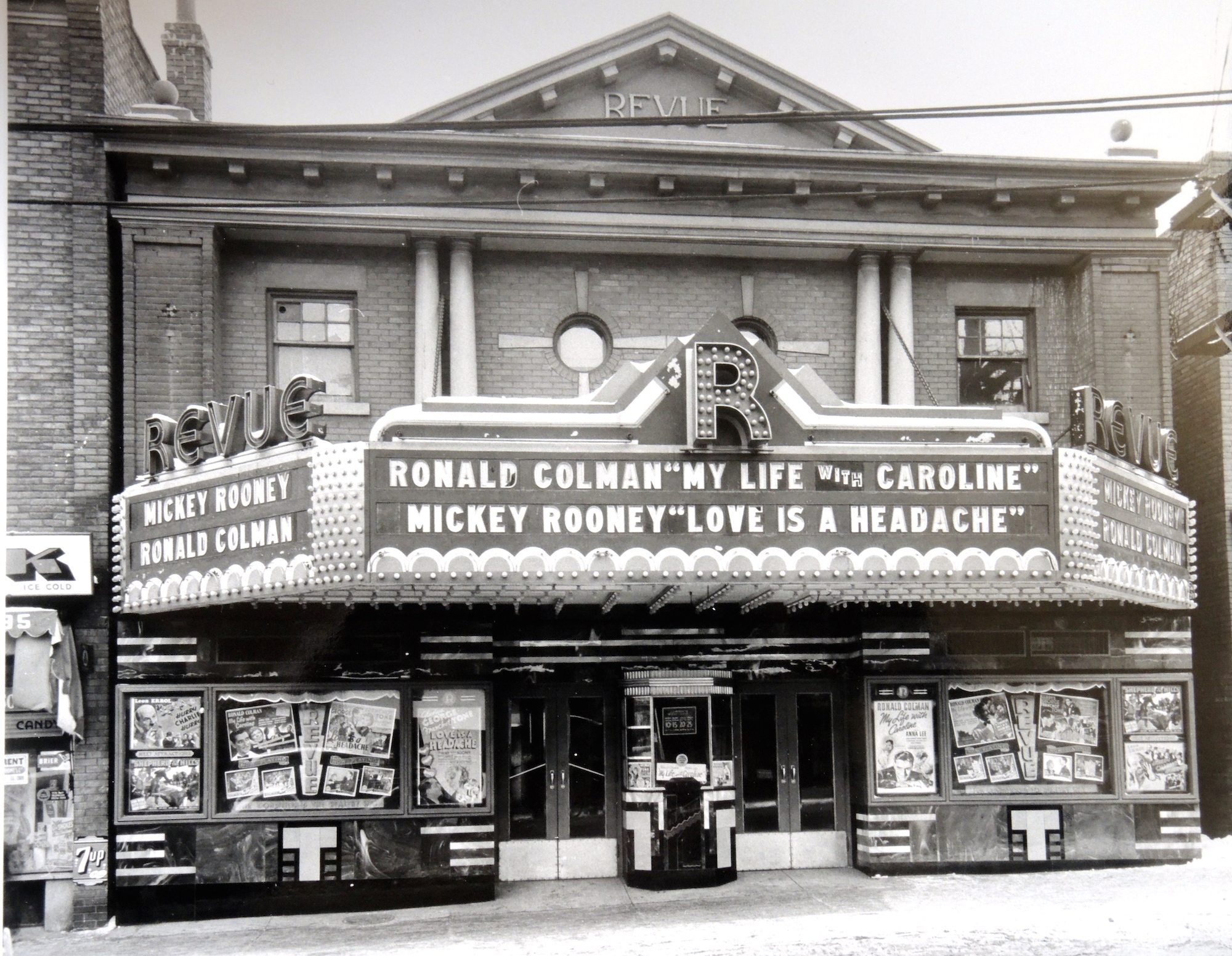 Vintage photos of Toronto's opulent, oldtimey movie theatres