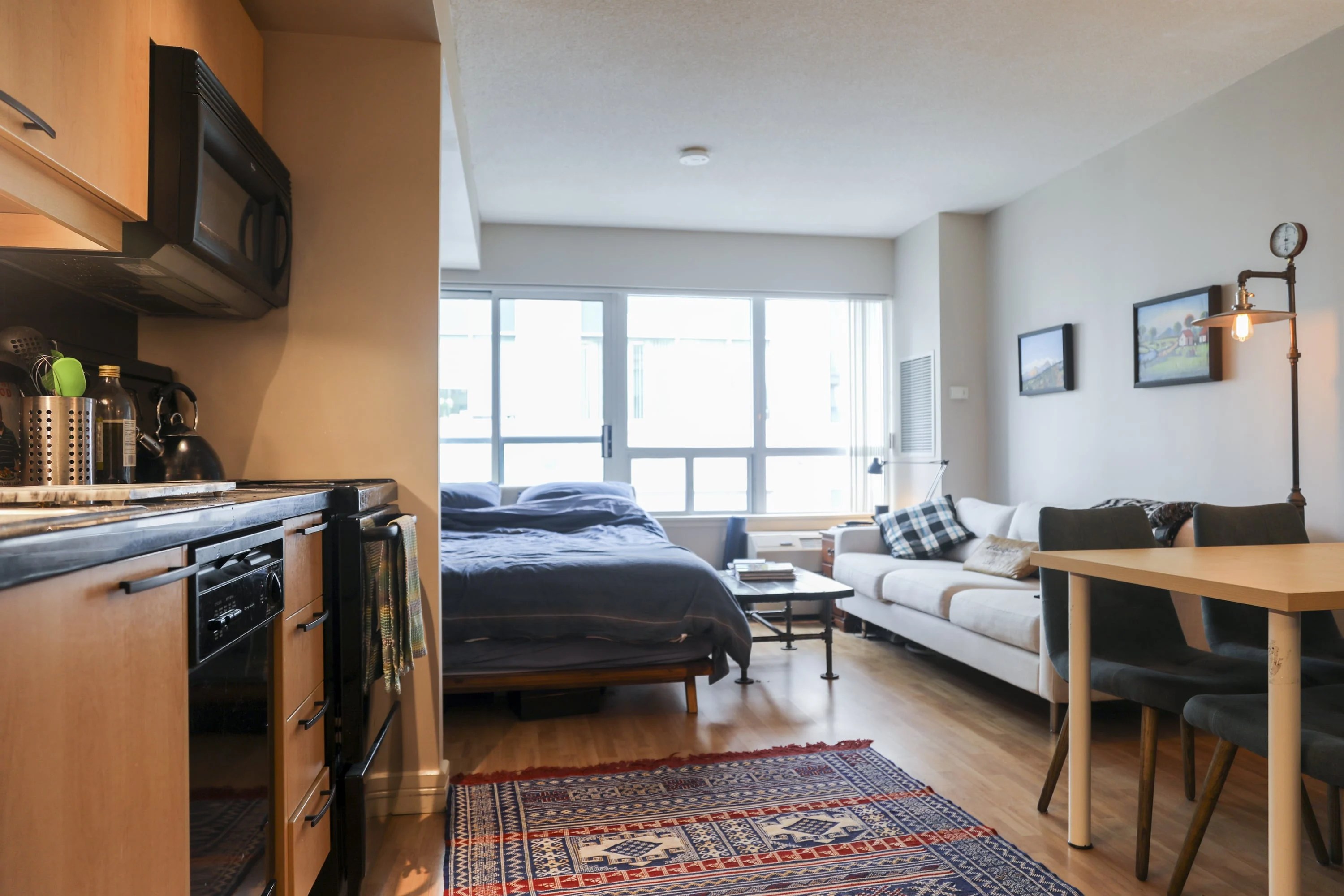 How a 25yearold consultant lives in under 400 square feet