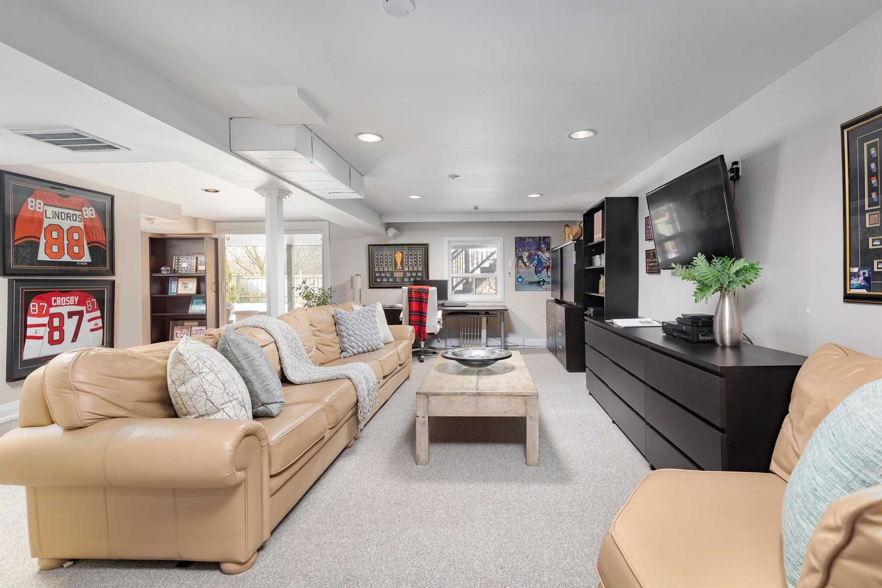 House of the Week This Thornhill sidesplit last sold for 180,000