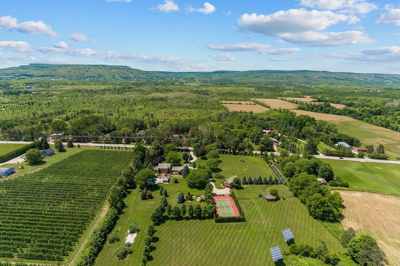Surreal Estate 5.9 million for a Collingwood house with a big red