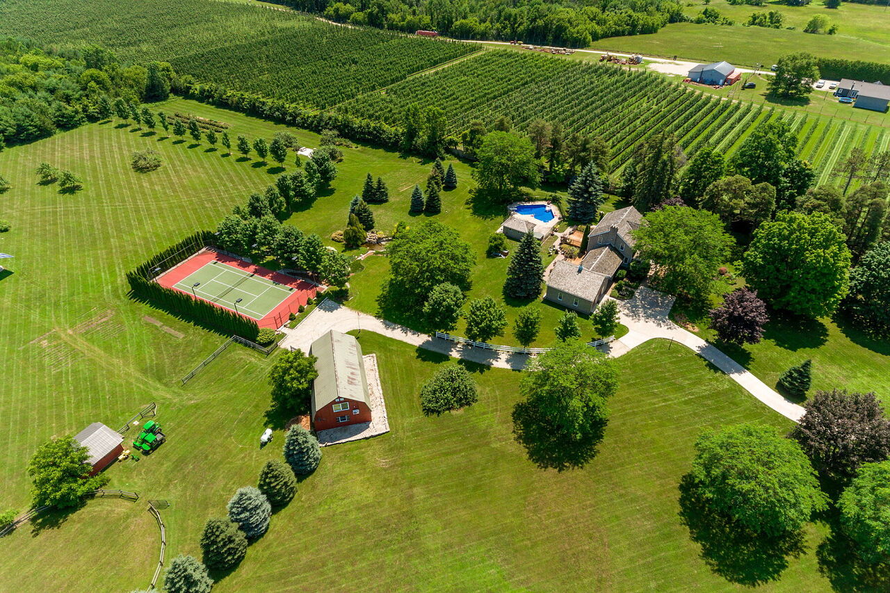 Surreal Estate 5.9 million for a Collingwood house with a big red