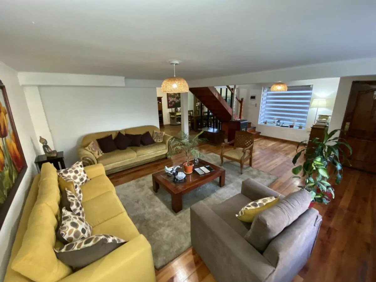 CASA EN VENTA EN LOS ÁNGELES 260 M2, 3 DORMITORIOS, 4 BAÑOS VILLA