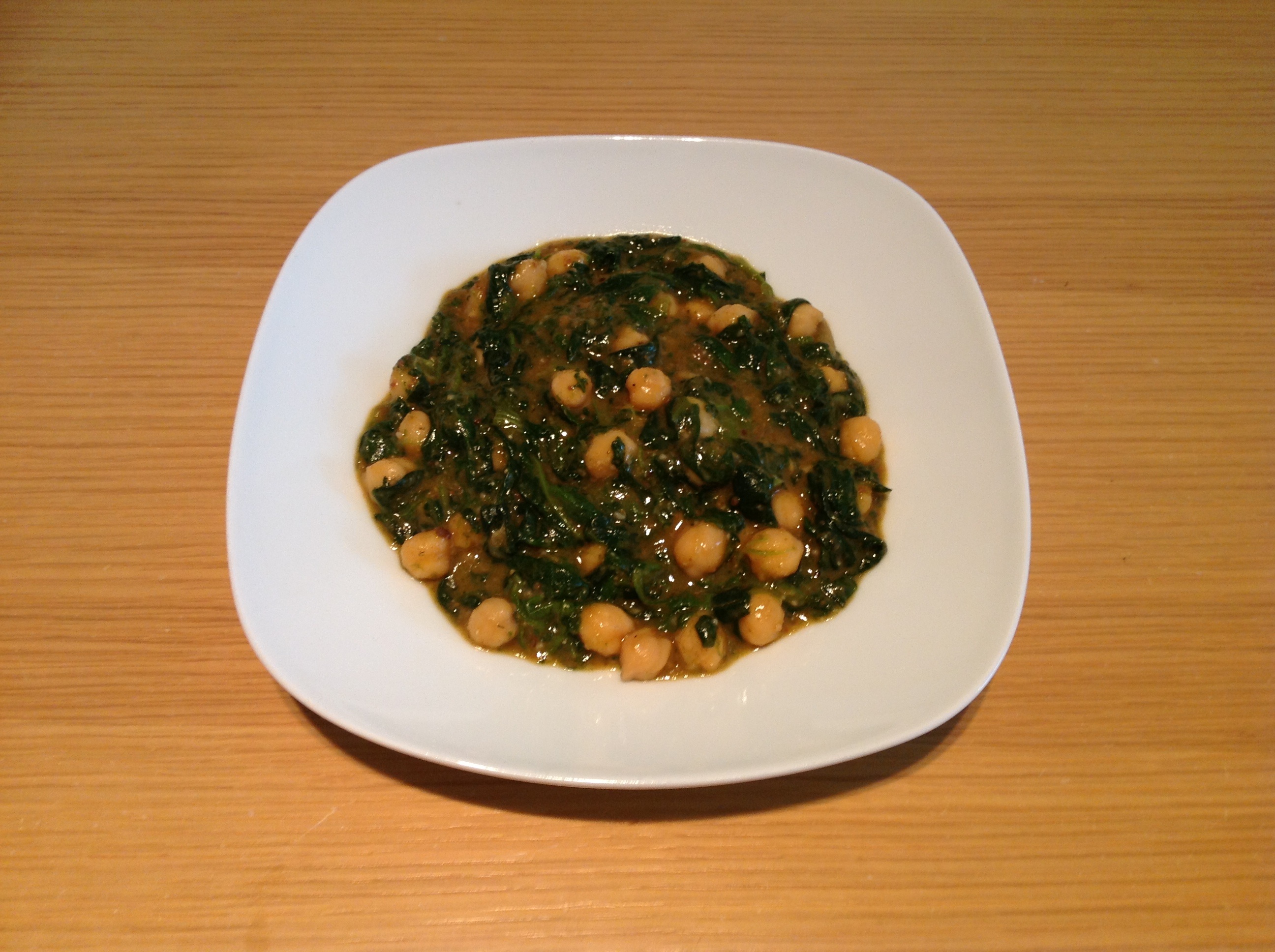 Espinacas con garbanzos. Receta típica de Sevilla.