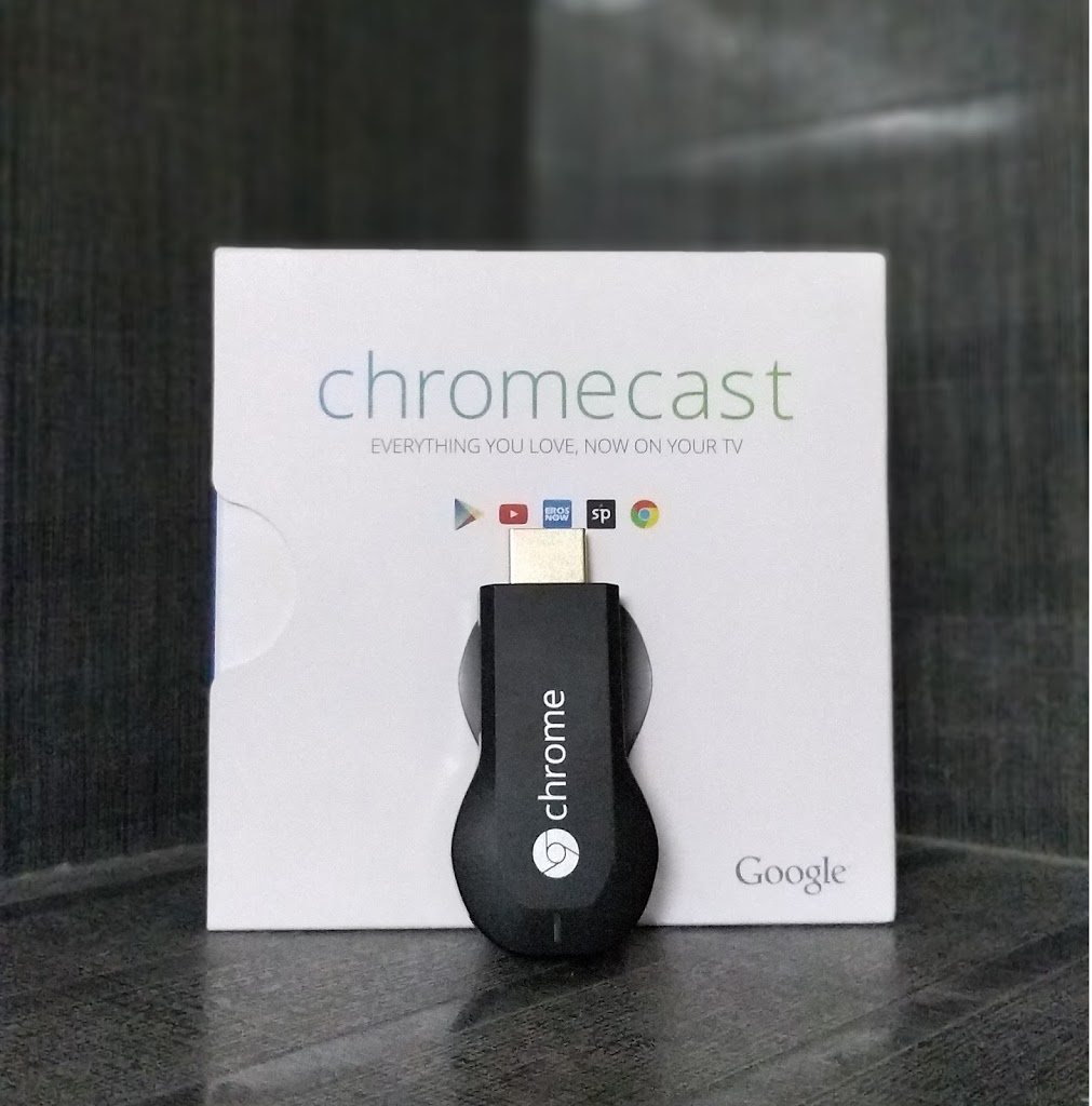 Google Chromecast Turn your TV into a smart TV TotalGyan