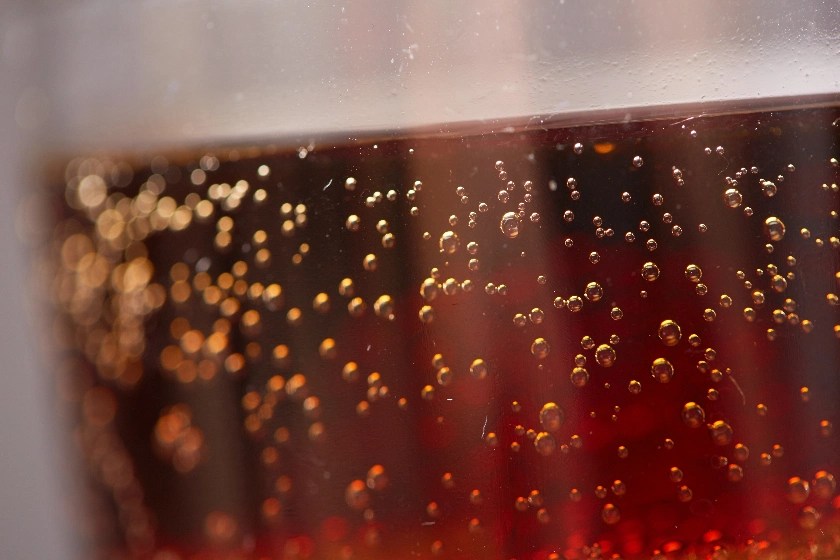 What Makes Soda Go Flat Faster? (Keep It Fizzy) Totally Drinks