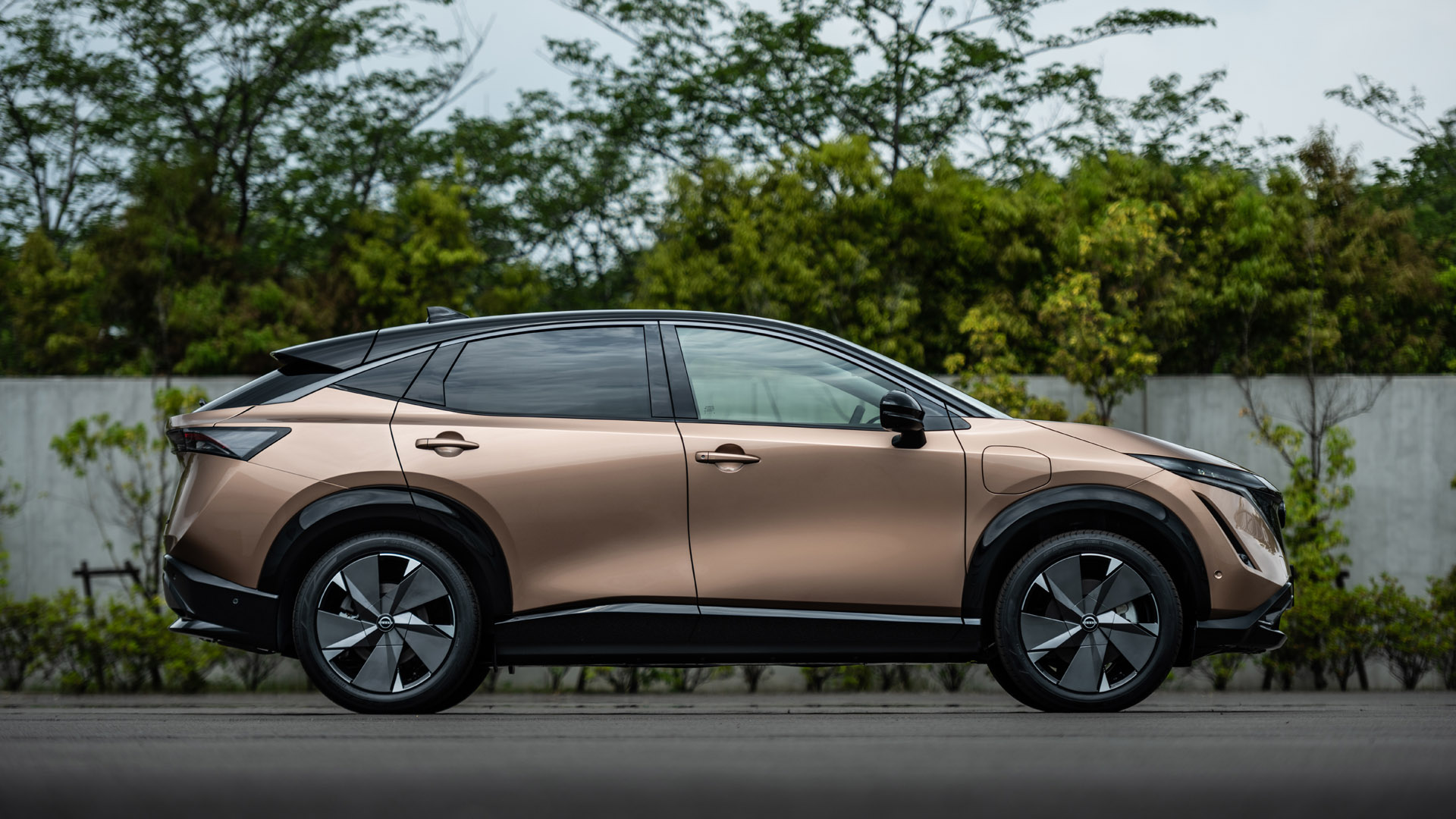 New Nissan Ariya SUV aims to have a 379mile driving range TotallyEV