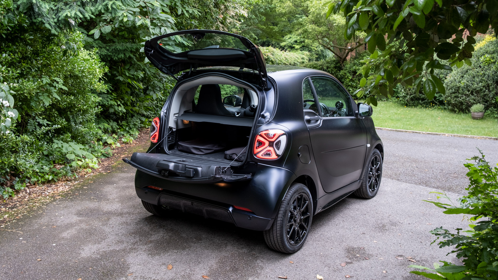 Smart EQ Fortwo review (2021 facelift) The best city car? TotallyEV