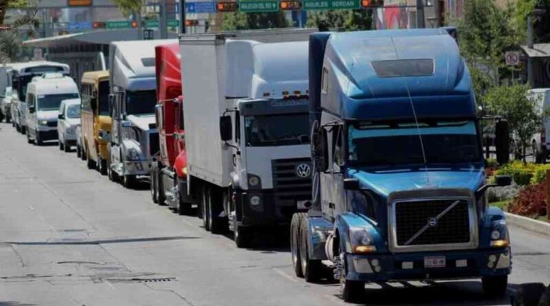 Transportistas y autoridades pactan diálogo tras bloqueo