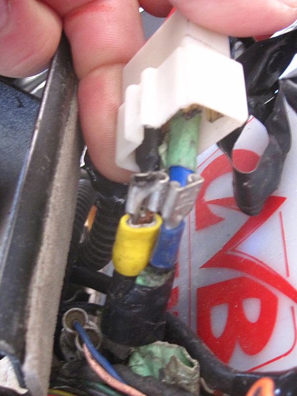 Regulator Rectifier need to be grounded to frame? Suzuki GSXR