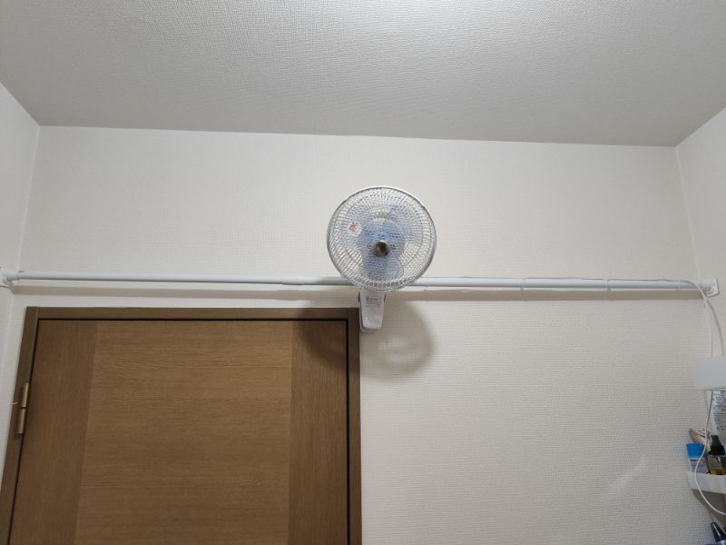 Diy 賃貸住宅で穴を開けずにつっぱり棒で脱衣所に壁掛け風扇風機を取り付ける方法 とっつぁんぼうやのブログ Diy 賃貸住宅で穴を開けずにつっぱり棒で脱衣所に壁掛け風扇風機を取り付ける方法 とっつぁんぼうやのブログ
